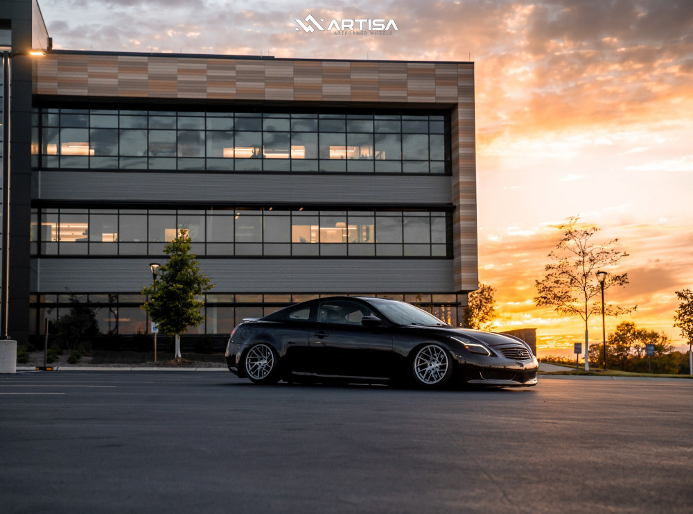 2010 INFINITI G37 X Wheel Offset Tucked Air Suspension